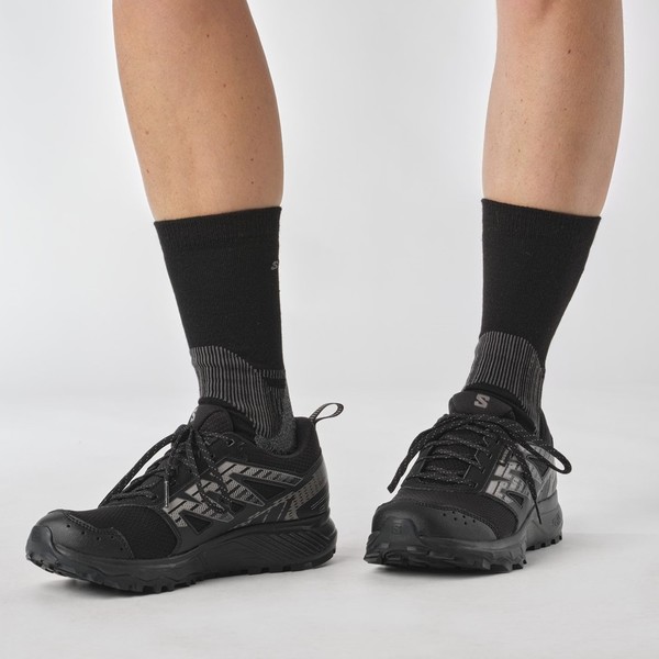 Trailové běžecké boty Salomon WANDER GTX W Gore-Tex Black/Plum Kitten/Gull L47149500 25/26
