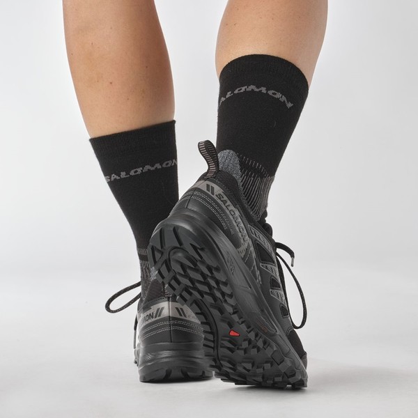 Trailové běžecké boty Salomon WANDER GTX W Gore-Tex Black/Plum Kitten/Gull L47149500 25/26
